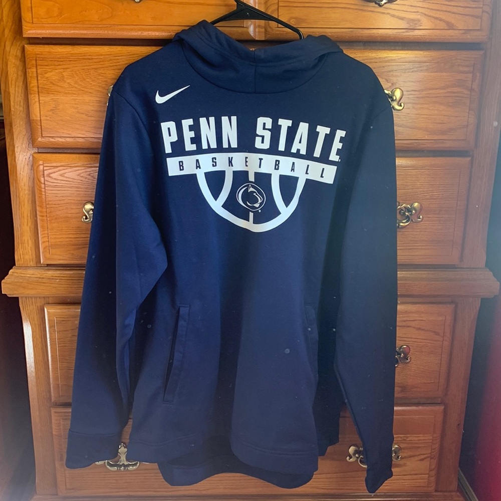 Men’s L Penn State Basketball Sweatshirt.